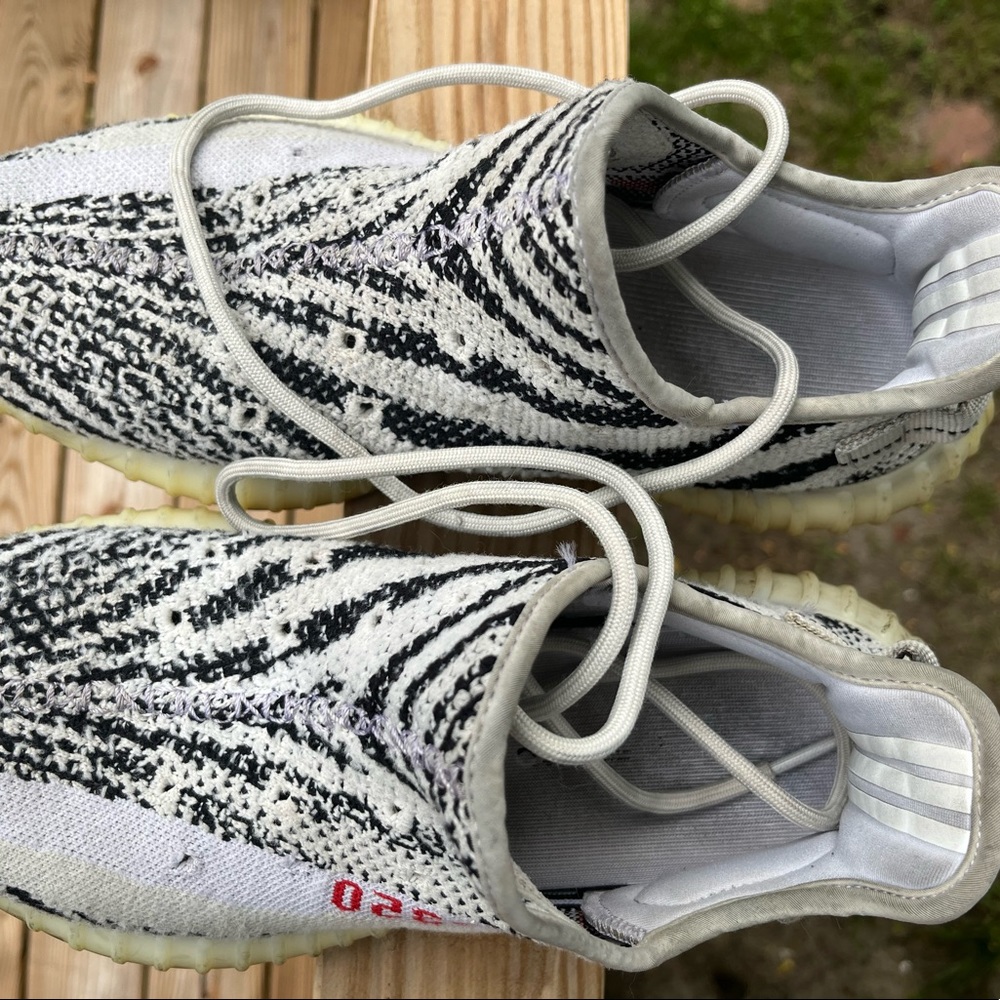 Yeezy 350 zebra used - Picture 2 of 5
